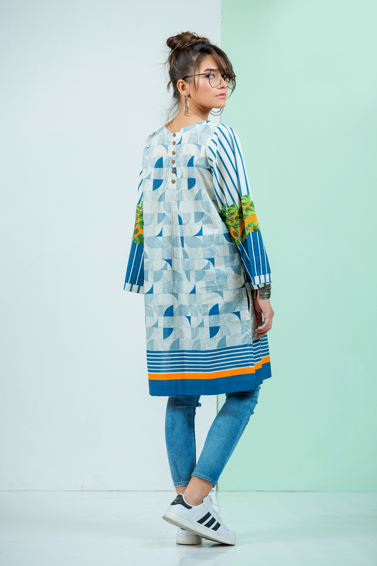 Dhanak Fashion — frame 22