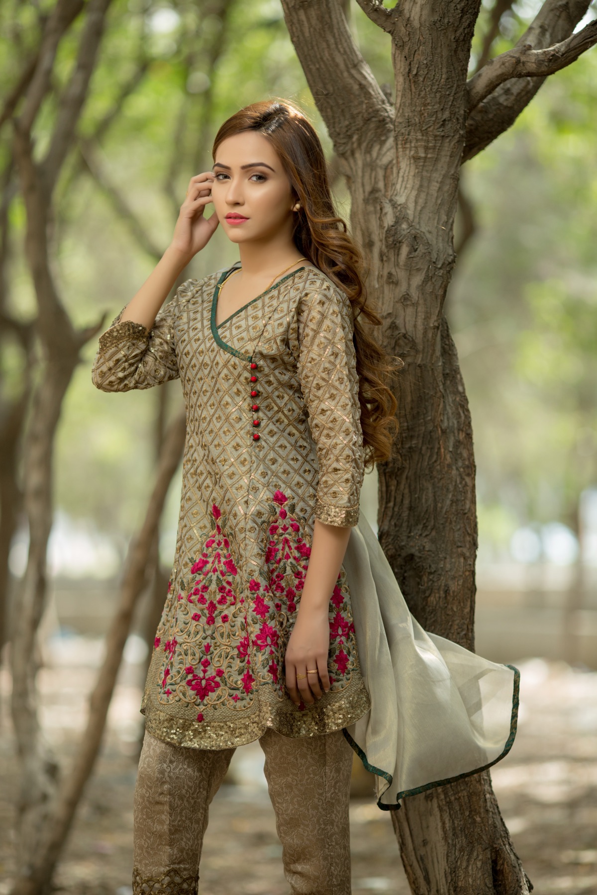 Nakoosh Fashion — frame 6