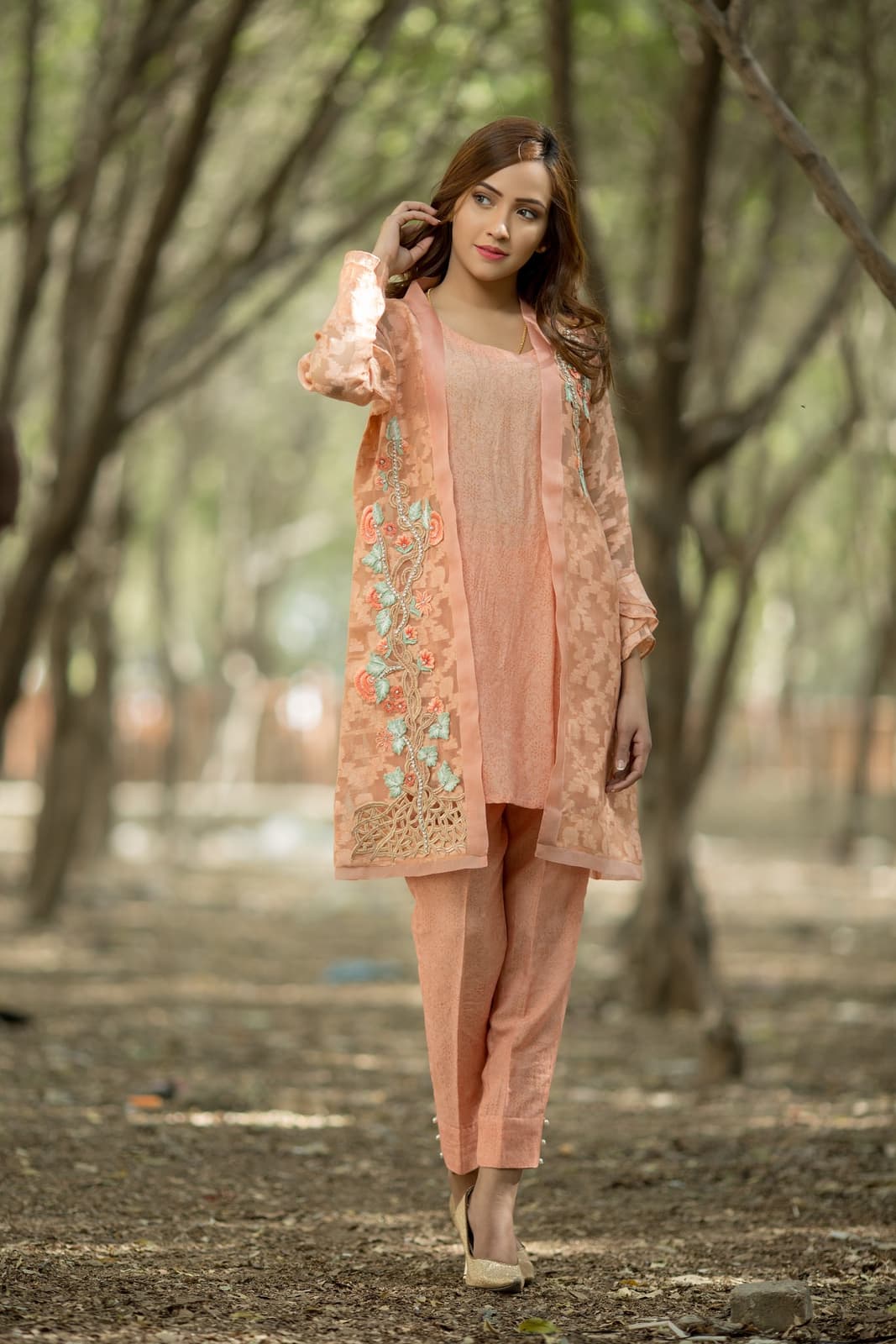Nakoosh Fashion — frame 32